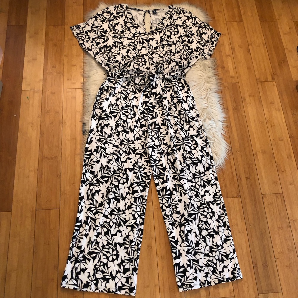 Lands End Gauze Crinkle Floral Black White Wide Leg Jumpsuit size M (10/12)